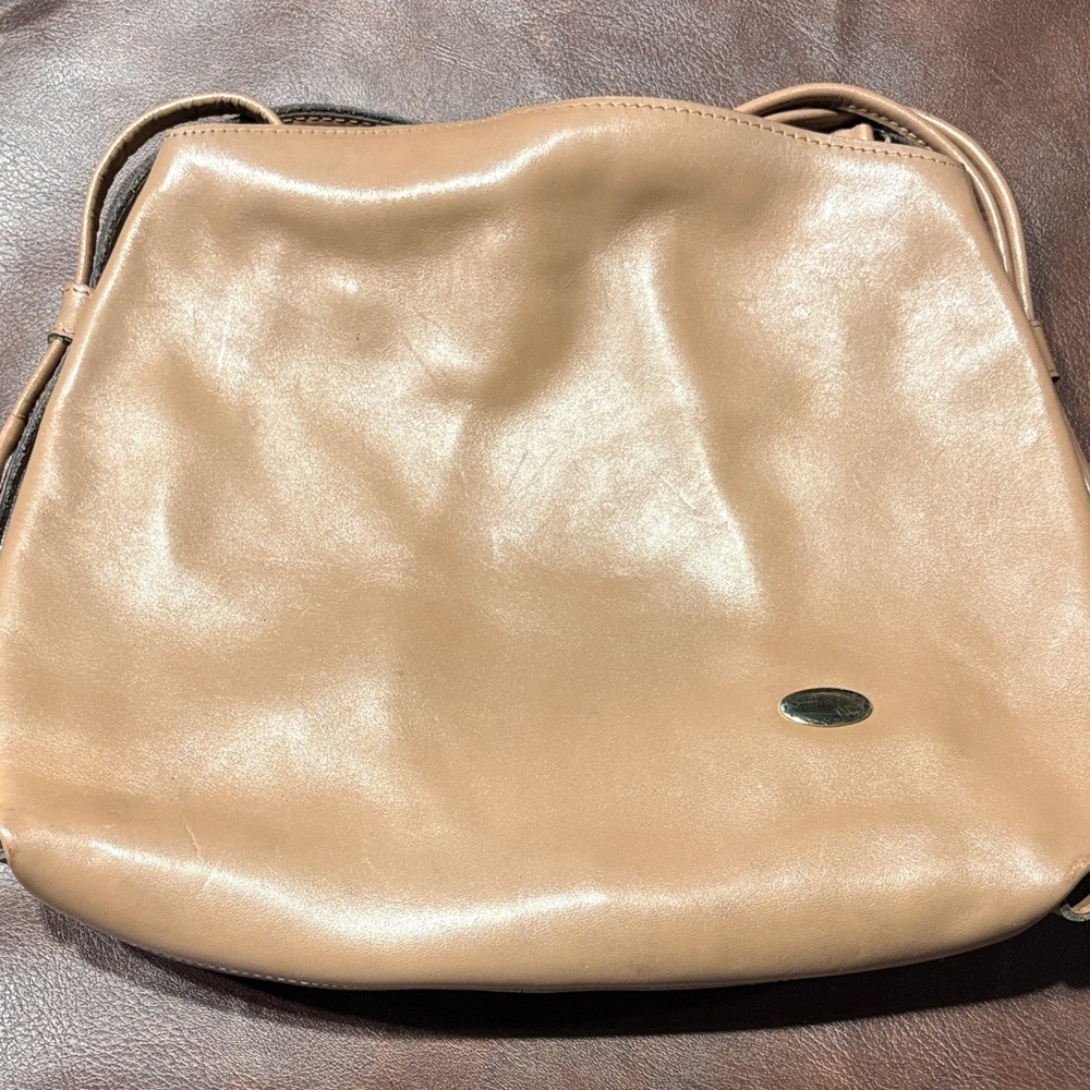 Elegant Tan Leather Shoulder Bag